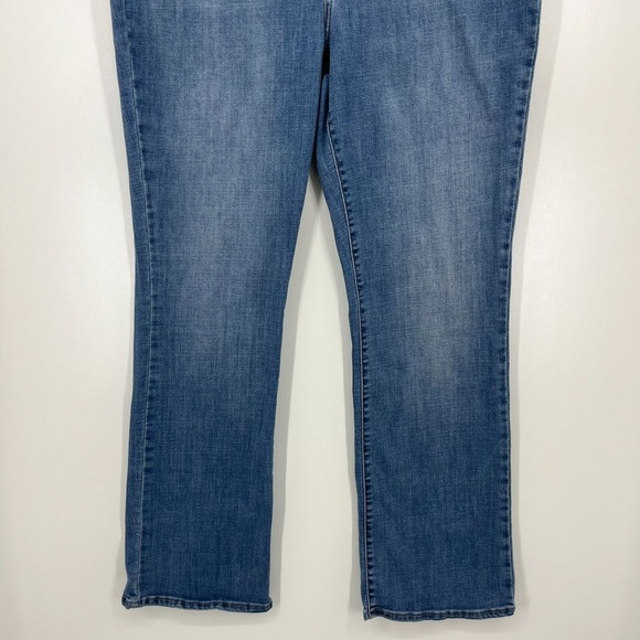 Levi's Jeans Women's 34 Blue Slimming Boot Medium Wash Stretch Cotton - Picture 3 of 12